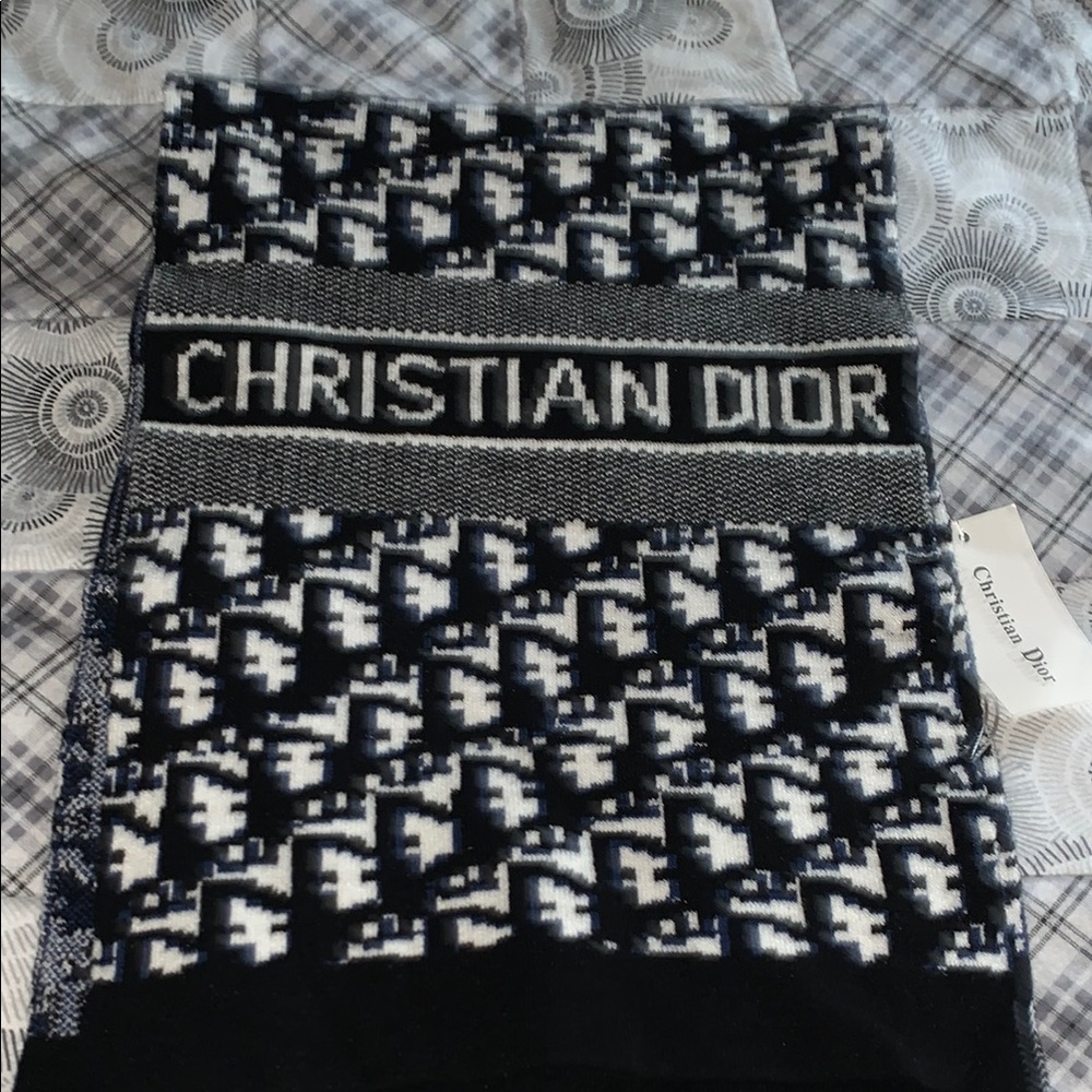 Christian Dior Black and White Scarf - Picture 1 of 7